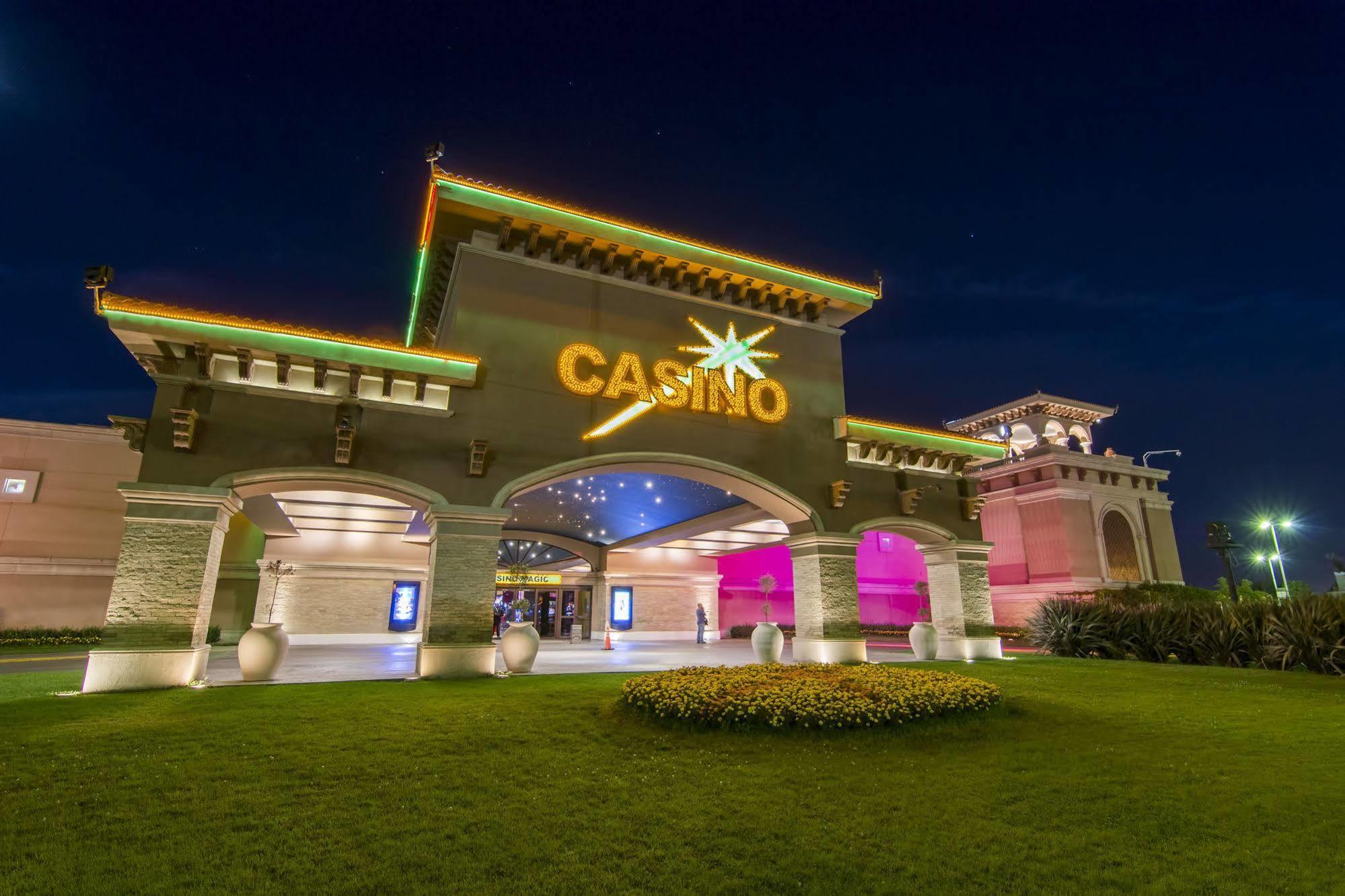 Hotel Casino Magic Neuquén Esterno foto